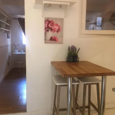 Nuitees Aixoises Apartment *